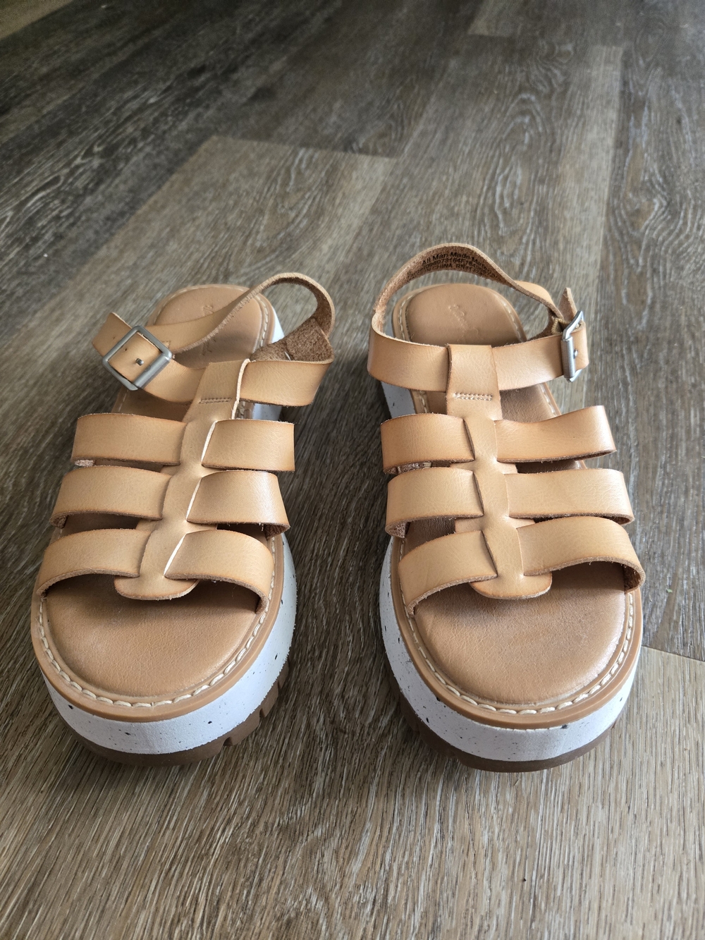 Universal Thread Tan Fisherman Sandals with Buckle